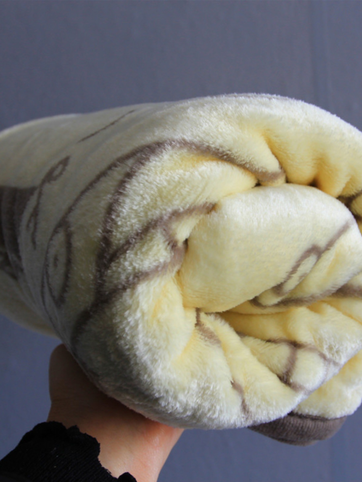 85絨子含量和90%含絨量區(qū)別 我認為,85絨子含量和90%含絨量的羽絨制品