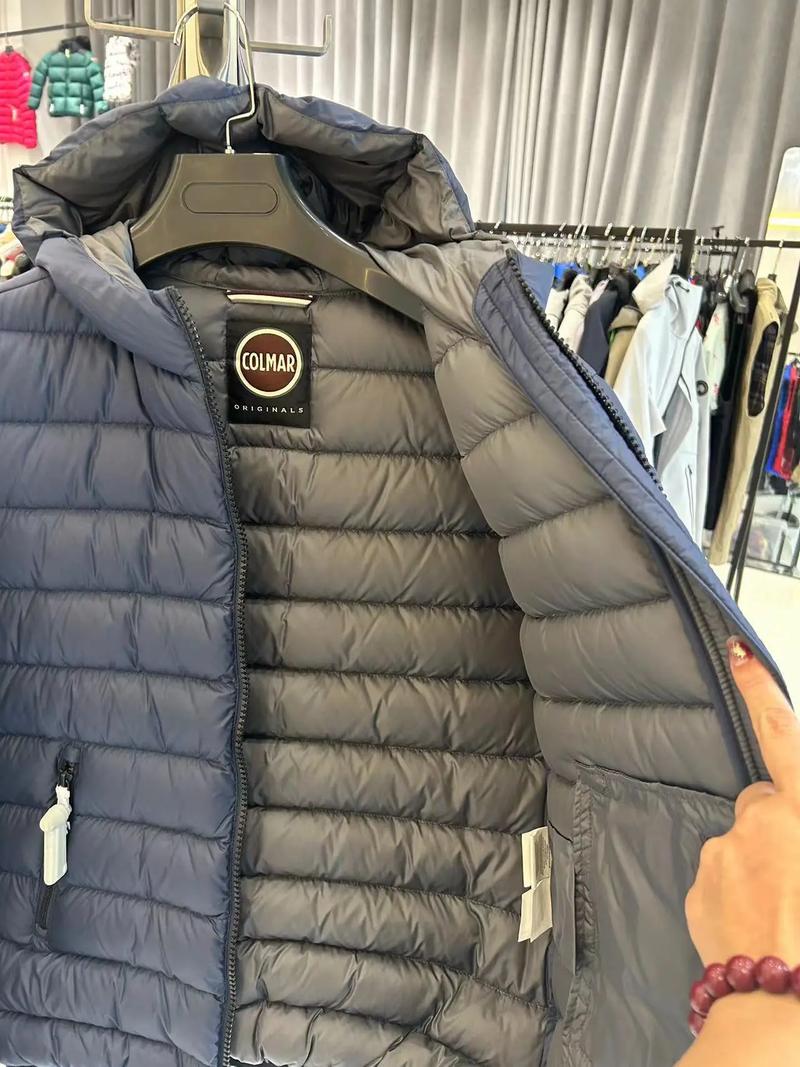 Colmar品牌44碼女士厚款羽絨服 意大利原單工藝與保暖風尚